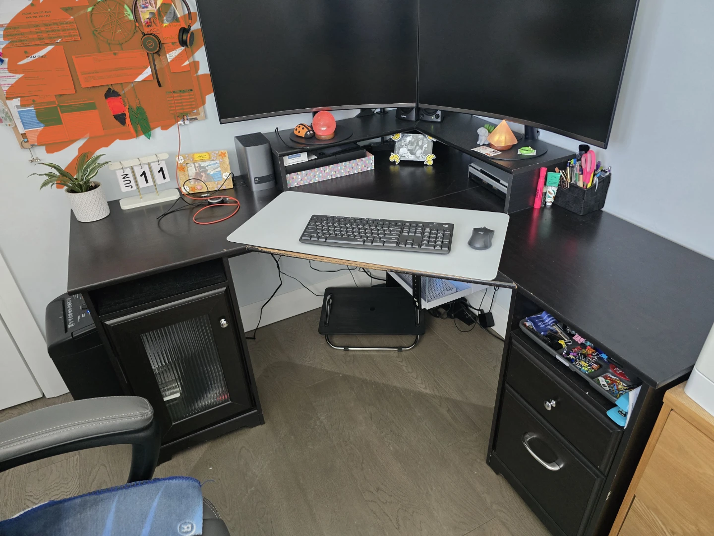 Corner Desk with Integrated Cabinet