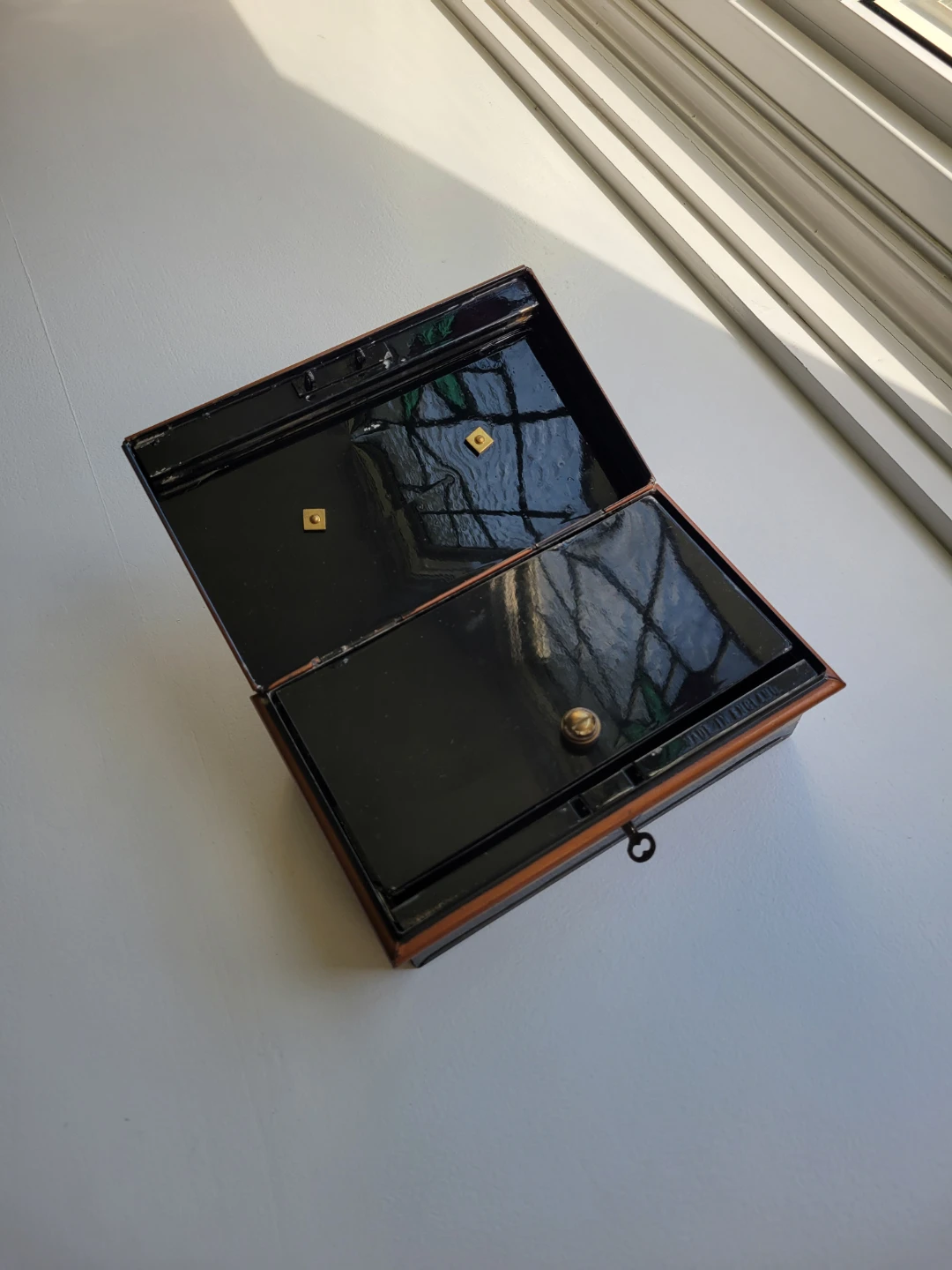 Vintage Metal Cash Box with Handle and Lock. Toleware lock box - photo 3
