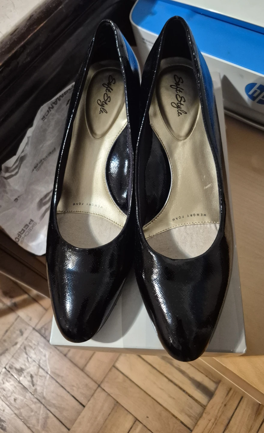 BNIB)Soft Style Size 9 Black Patent Heels