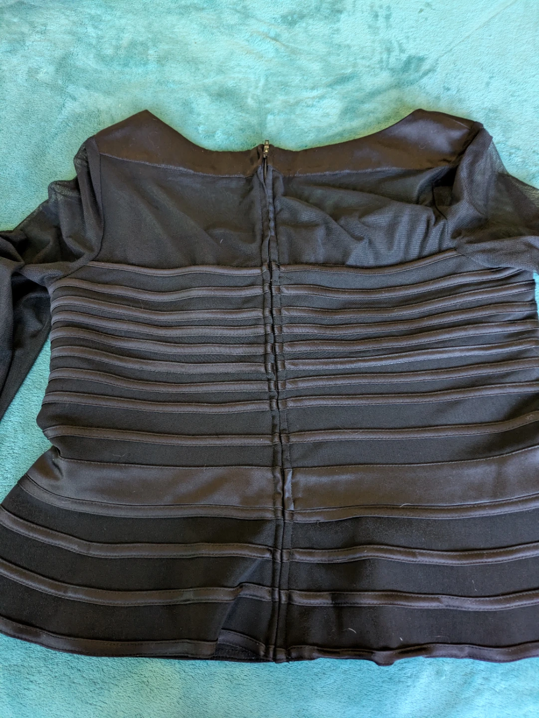 Black long sleeve top. - photo 2