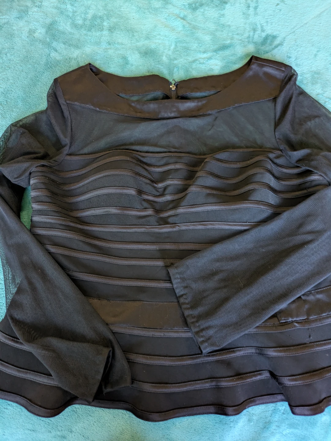 Black long sleeve top. - photo 3