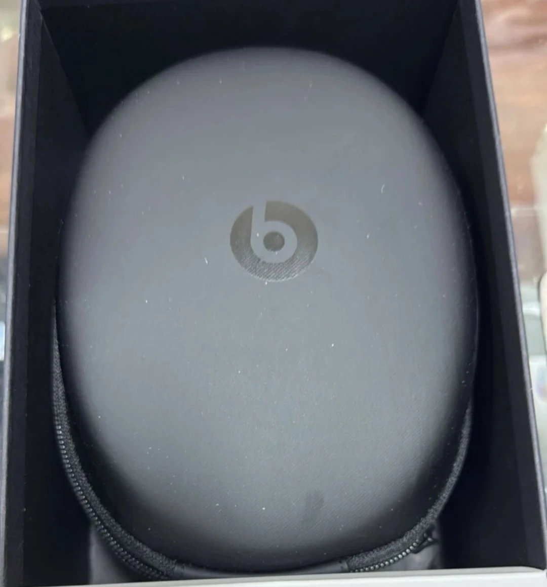 ⚽️ Beats Headphones with Case and Cables - photo 2