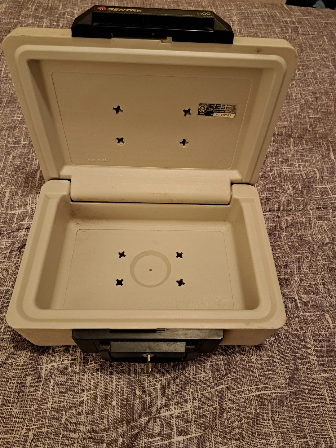 SentrySafe 1100 Fire Chest - photo 2