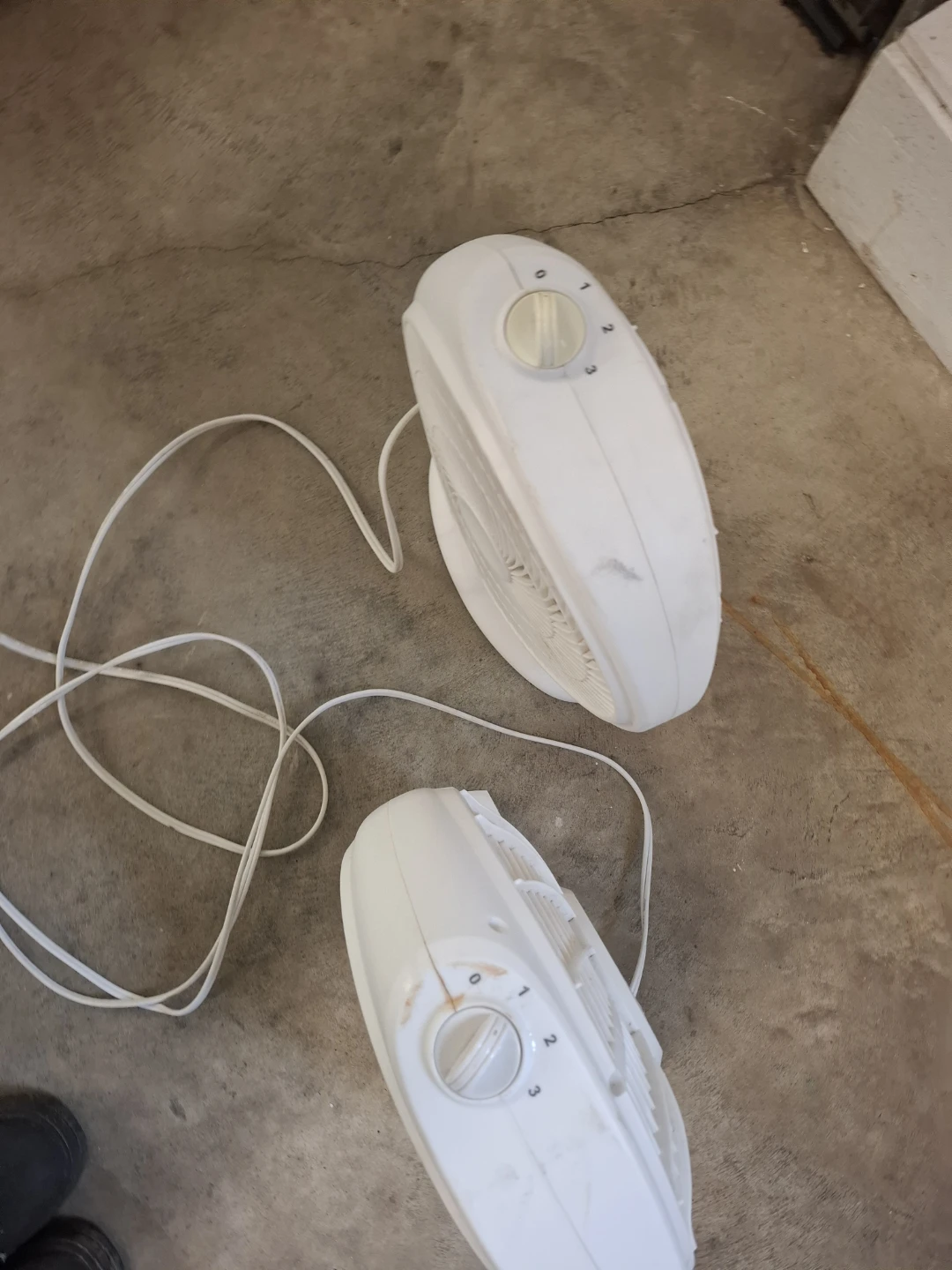 White Plastic Desk Fans (Set of 2) - photo 4