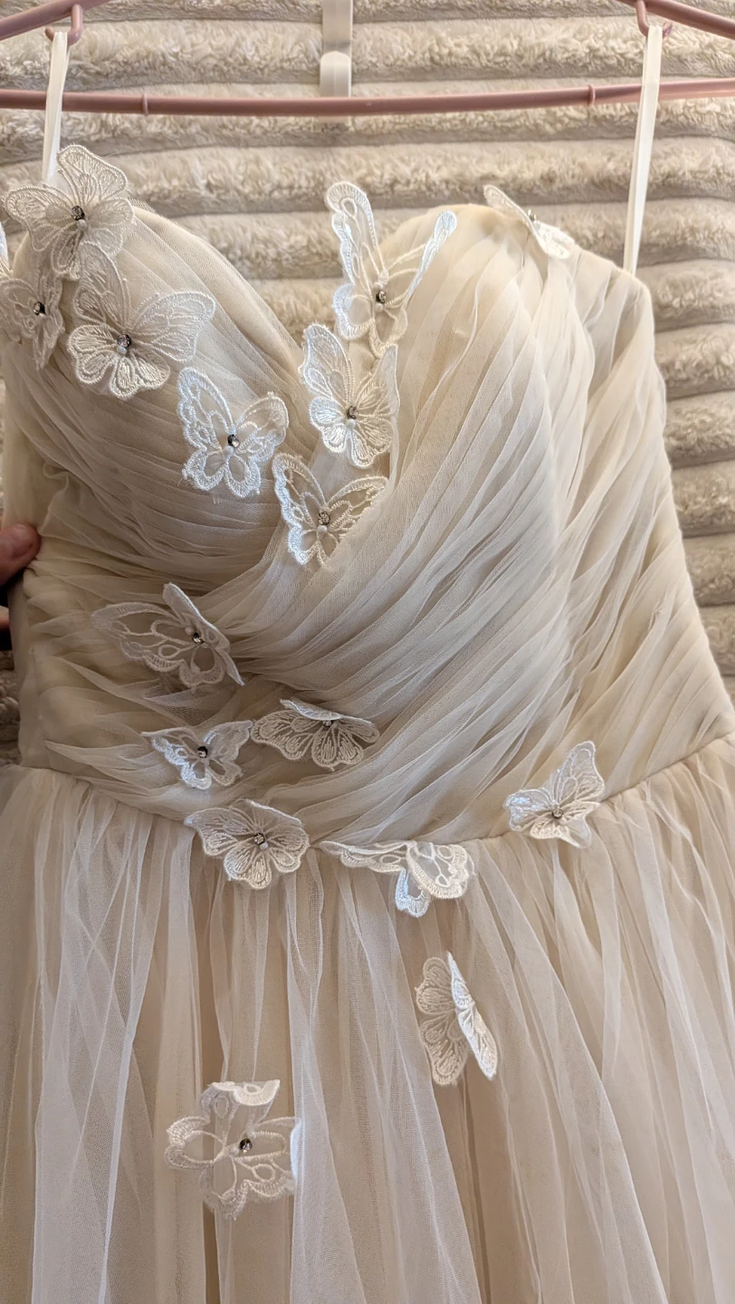 Women's Strapless Tulle Wedding Dress with Butterfly Appliqués