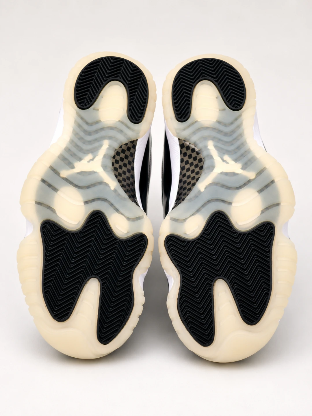 Air Jordan 11 Retro Shoes - photo 4