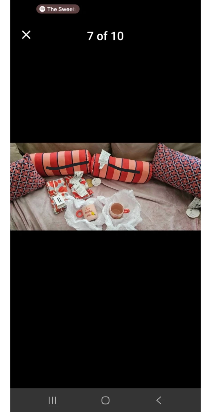 Bundle of Decorative Pillows, Mugs, and Tea Towels - photo 3