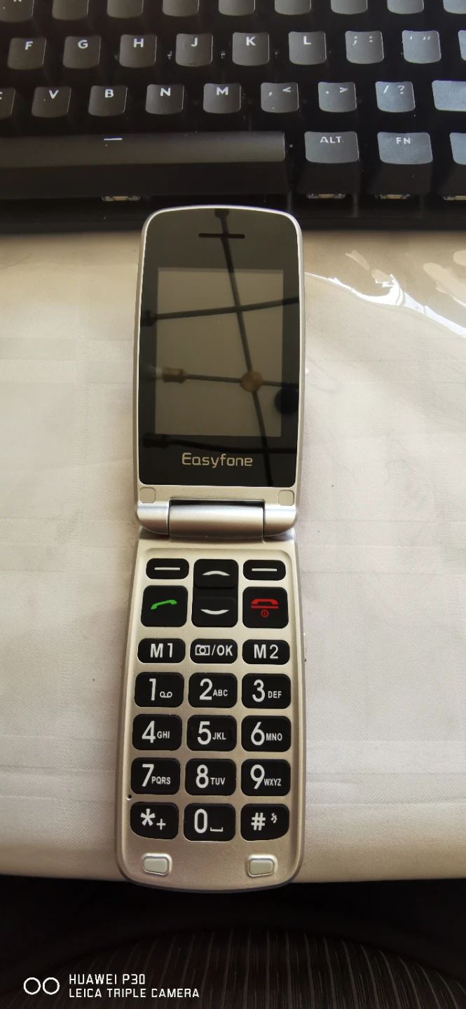 3G Easyfone flip phone
