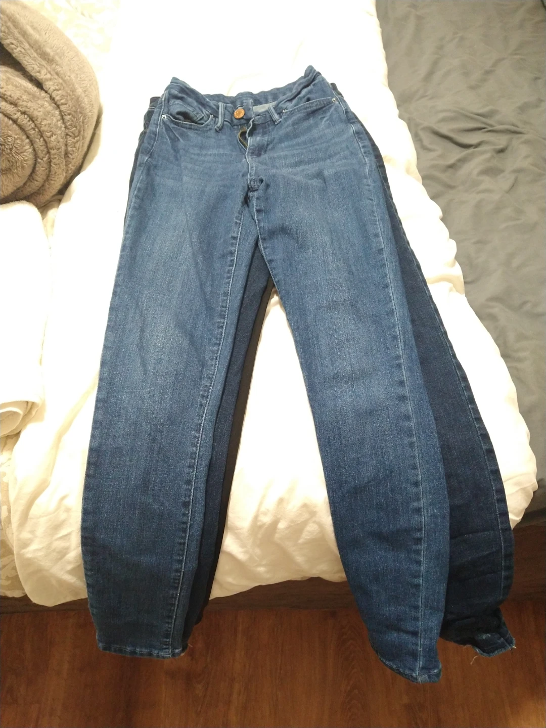 Levi's Women's Jeans and Black leggings - photo 3