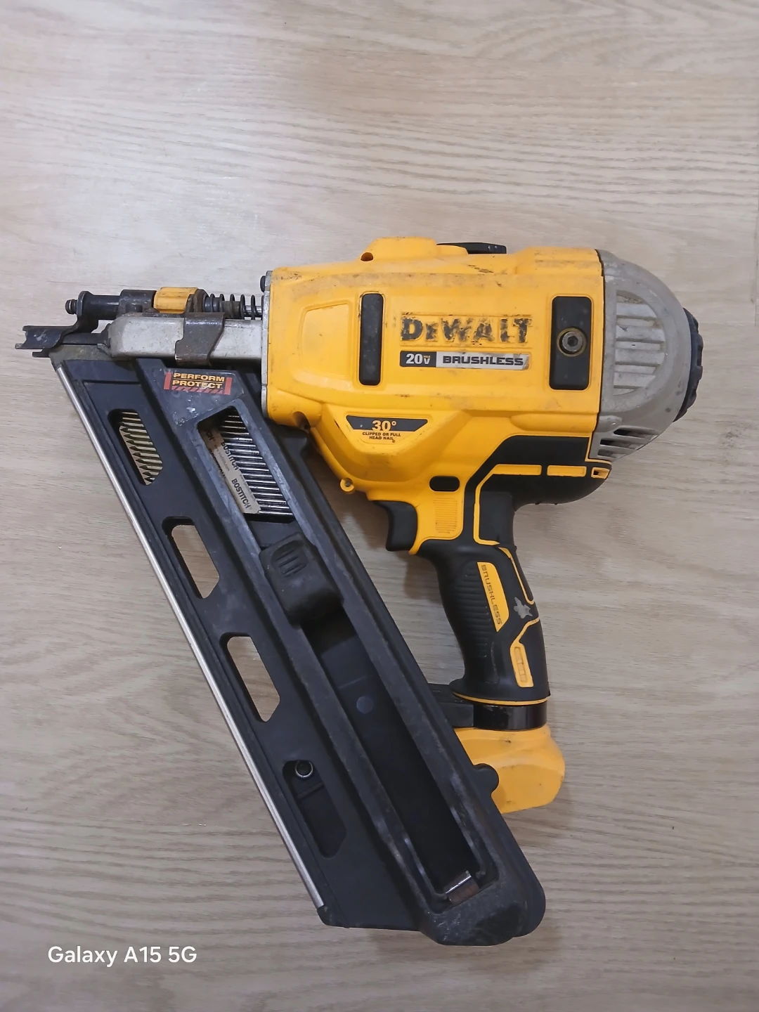 DEWALT DCN692B 20V Brushless Cordless Nailer - photo 3