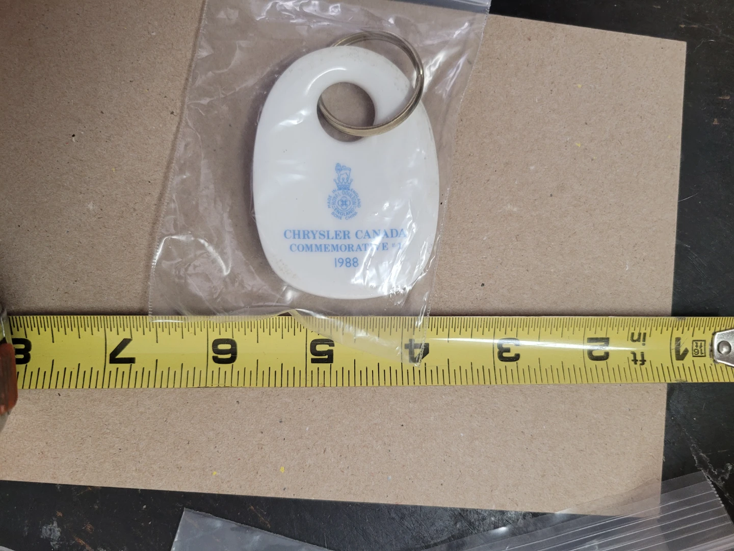 1998 Royal Doulton 1924 Chrysler Porcelain Keychain - photo 3