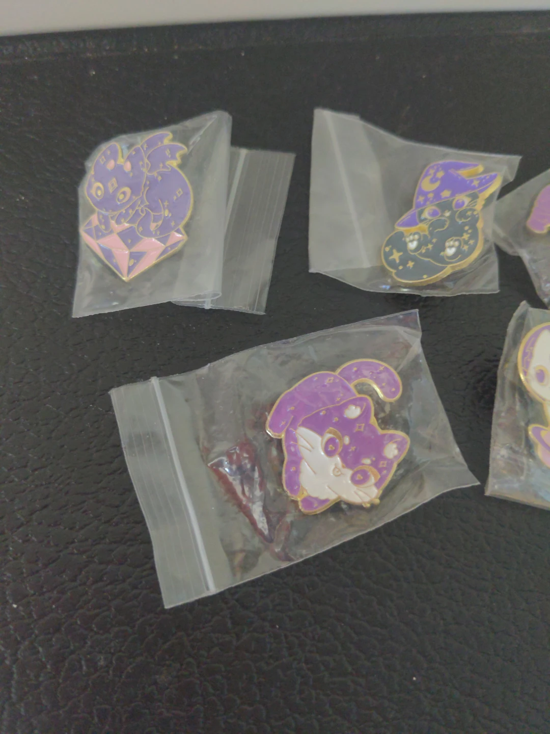 Enamel Pins Lot - Purple & Gold Characters⚽ - photo 2
