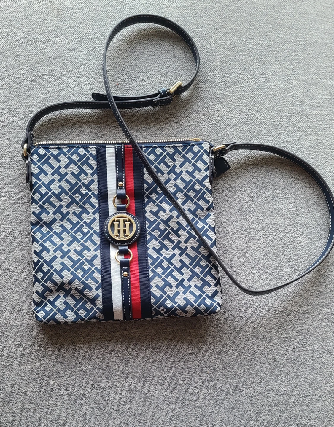 Tommy Hilfiger Jaden Plus Crossbody Bag