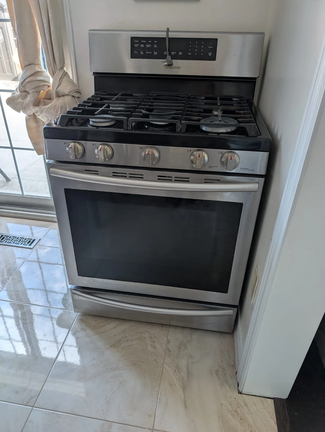 Samsung Gas Range Stove - photo 2