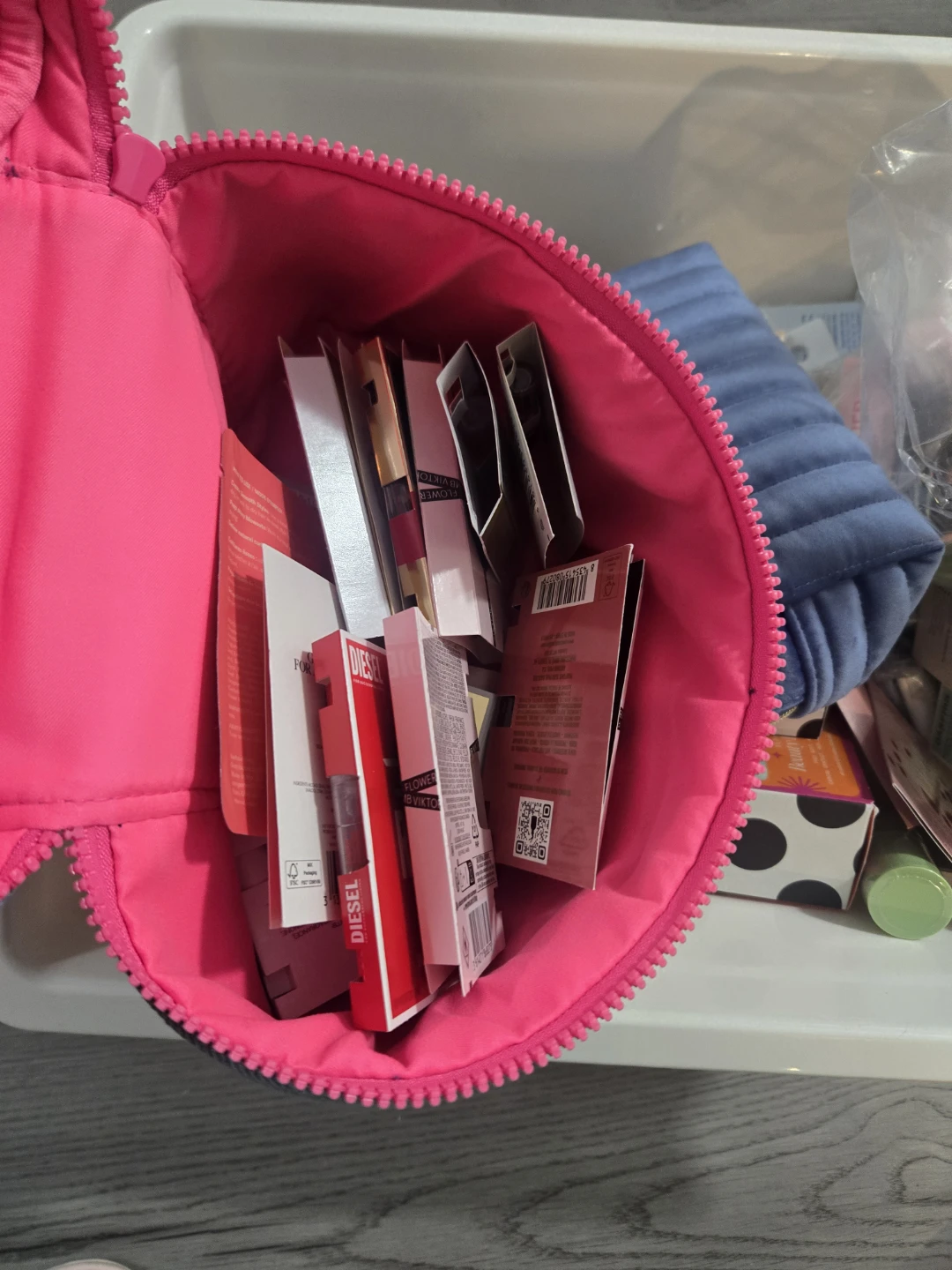 Assorted Perfume and Makeup Samples - photo 3