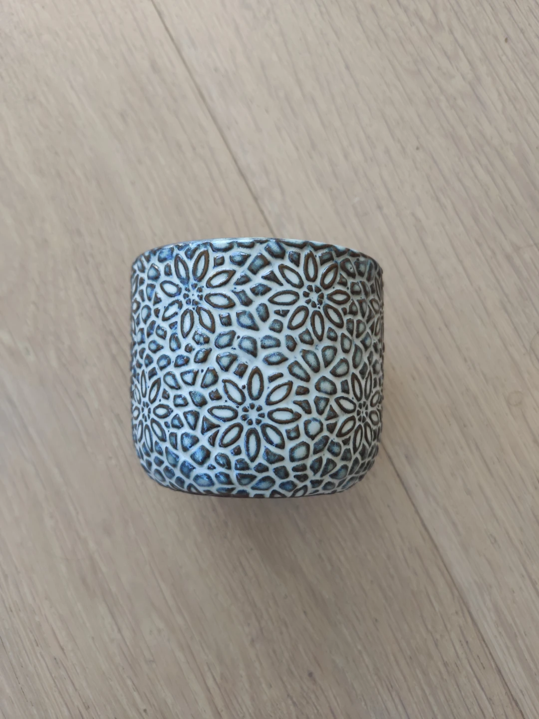Ceramic pot with floral pattern