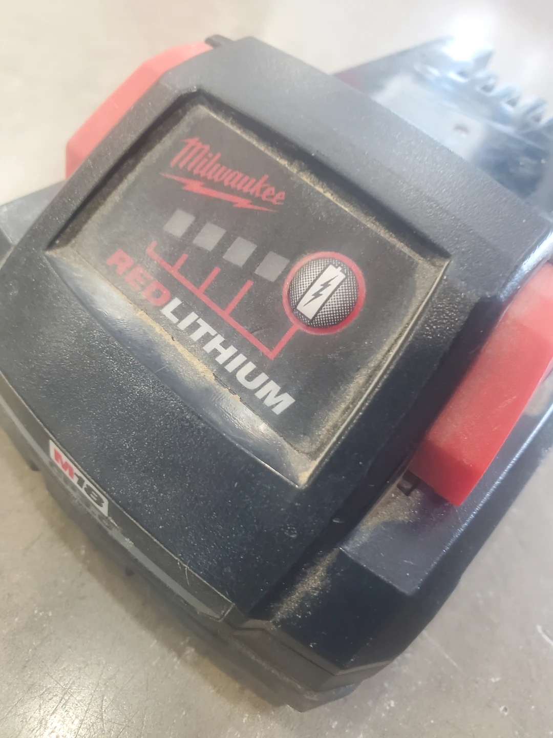 Milwaukee M18 REDLITHIUM HIGH OUTPUT CP3.0 Battery - photo 2