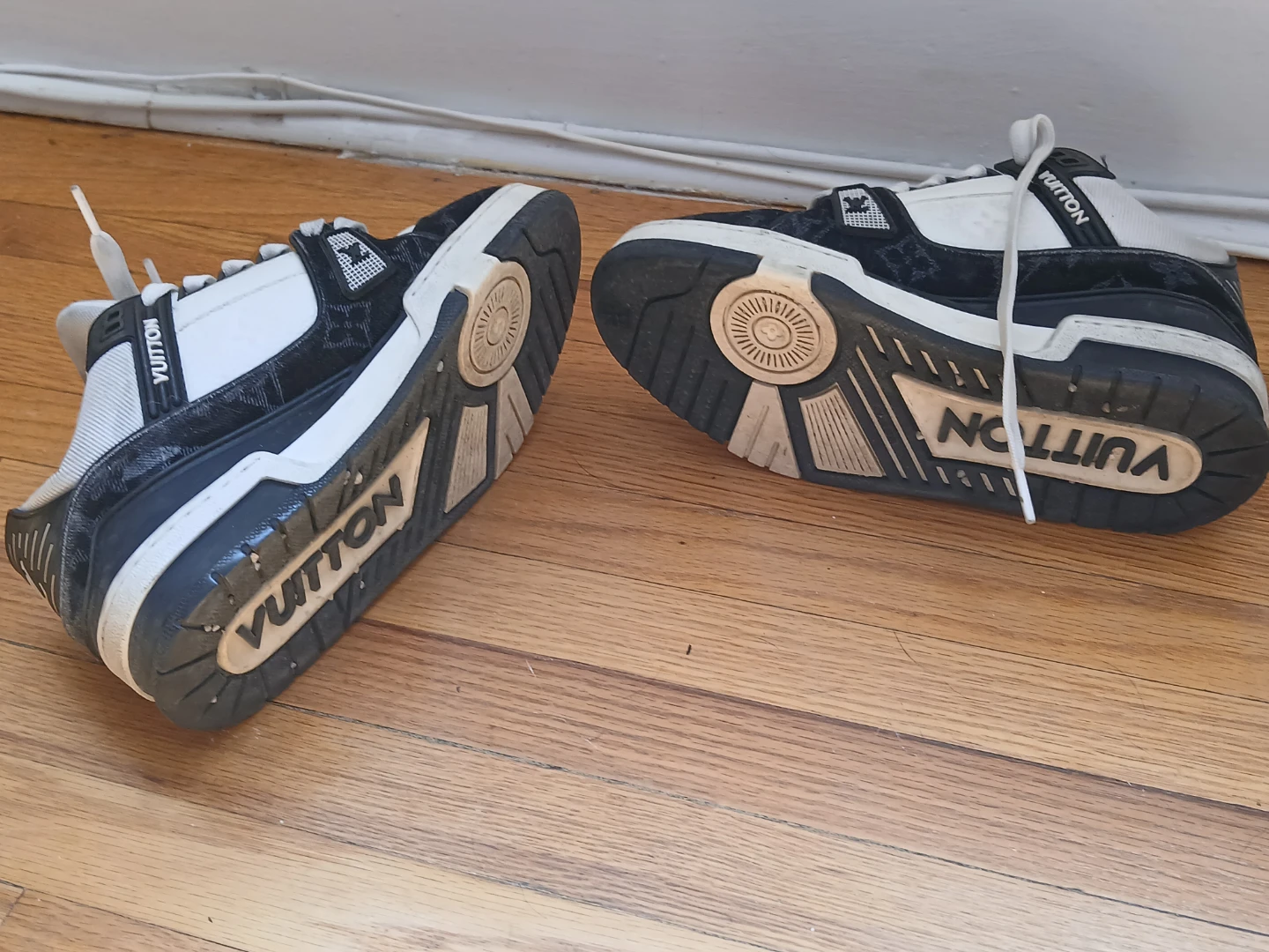 Louis Vuitton White and Black Sneakers - photo 4