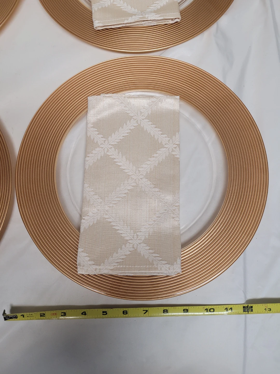 Set of 4 Gold Charger Plates with Cloth Napkins - photo 2
