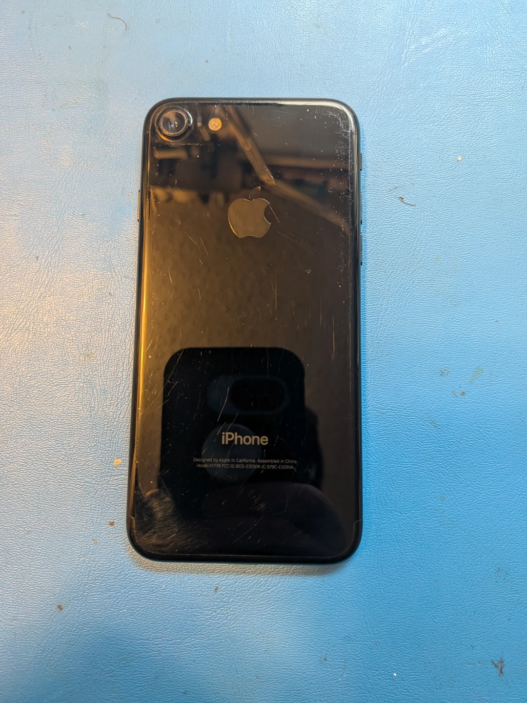 128GB Jet Black iPhone 7 - photo 2