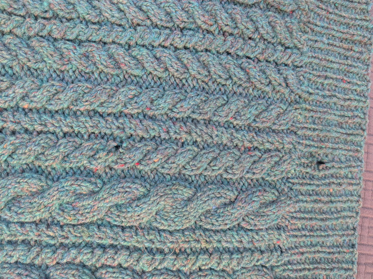 100% Pure Wool men's Sweaters sz large needs work - photo 4