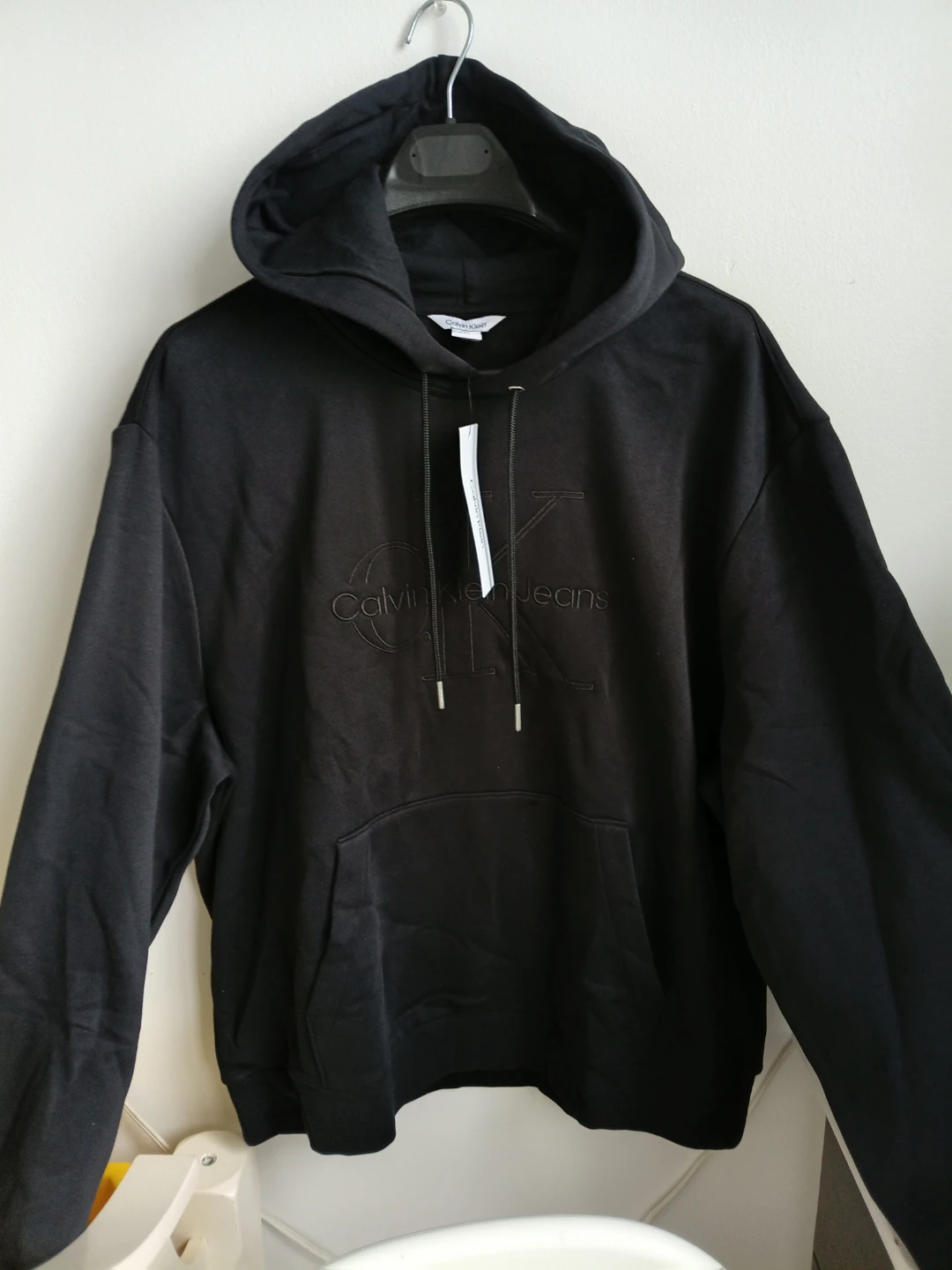 Calvin Klein Black Embossed Logo Sweater⚽