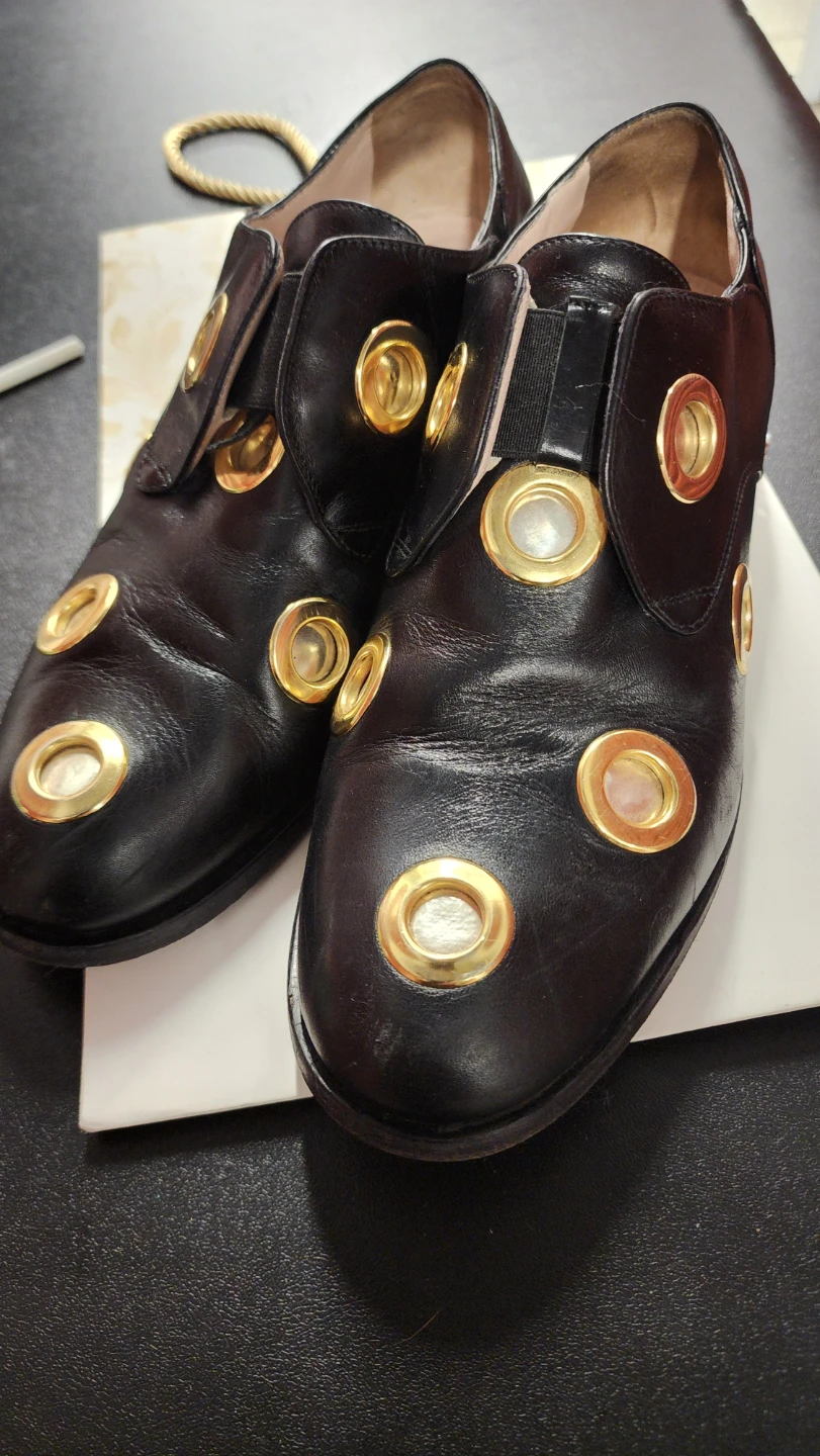 Black leather loafers with gold eyelets - photo 2
