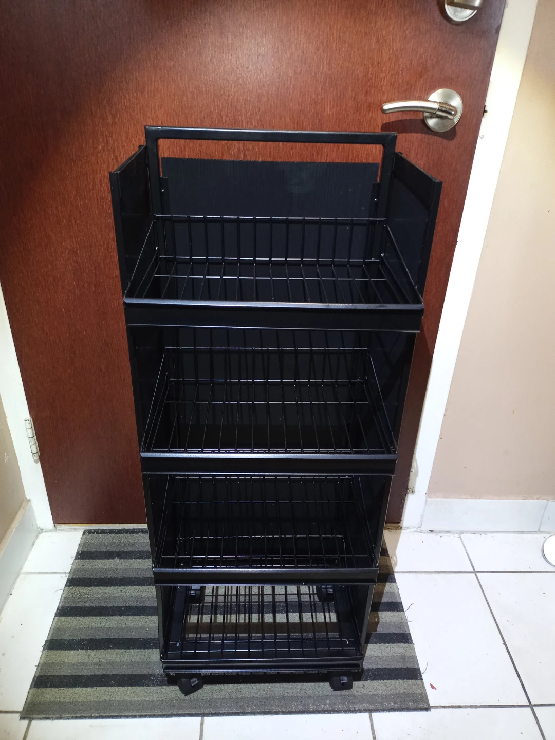 ⚽ 4 Tier Metal Shelf With Swivel Locking Wheels - New!