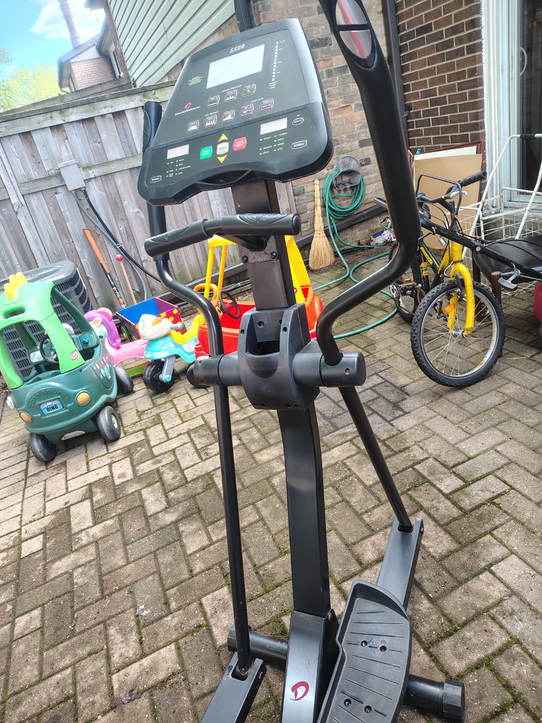 NordicTrack C 700 Elliptical Trainer