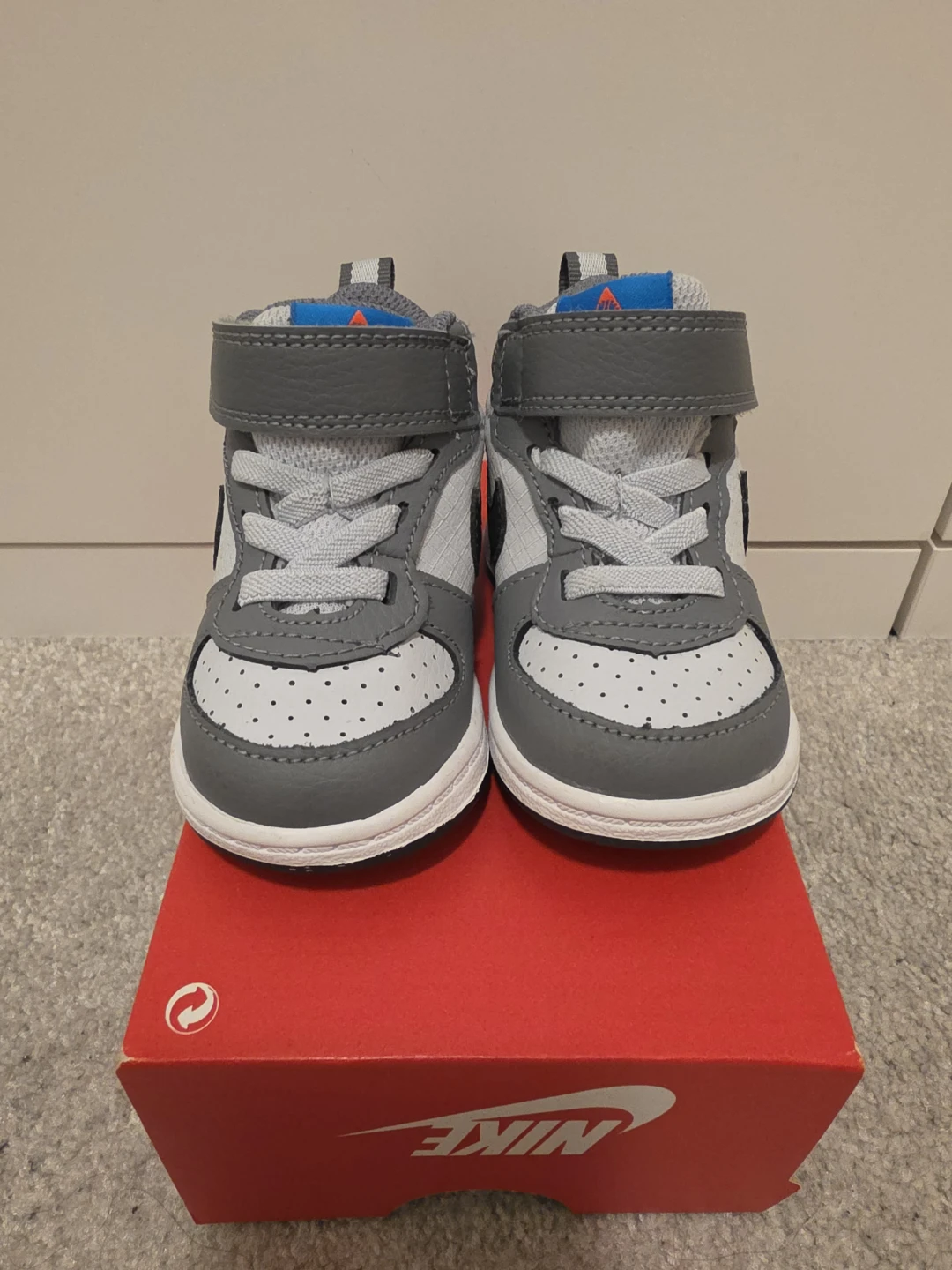 Size 4C Nike Court Borough Mid