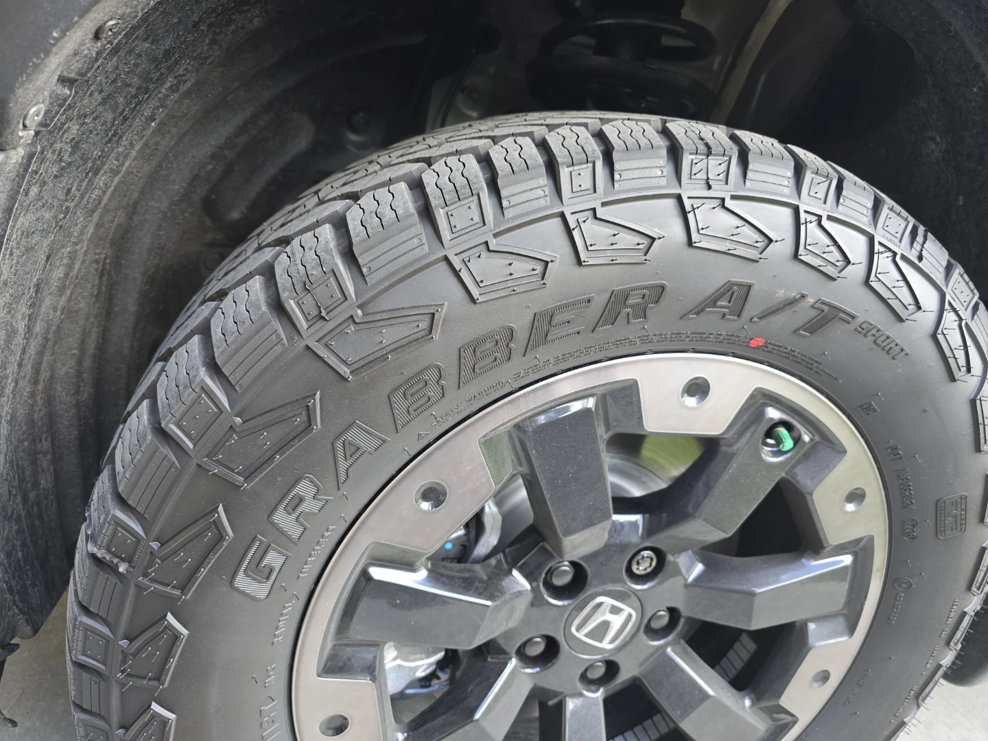 General Grabber A/T Sport Tires P275/60R18 - photo 3