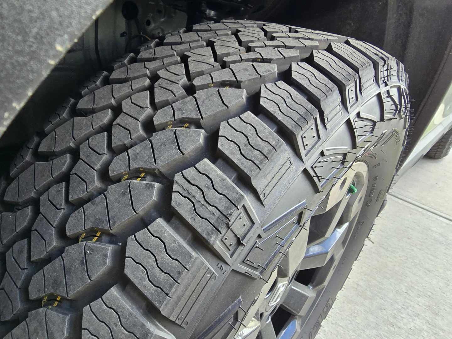 General Grabber A/T Sport Tires P275/60R18 - photo 4