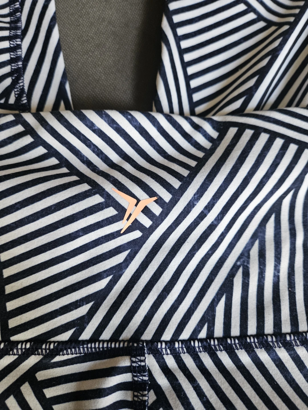 Old Navy Active Navy and White Striped Leggings - photo 4