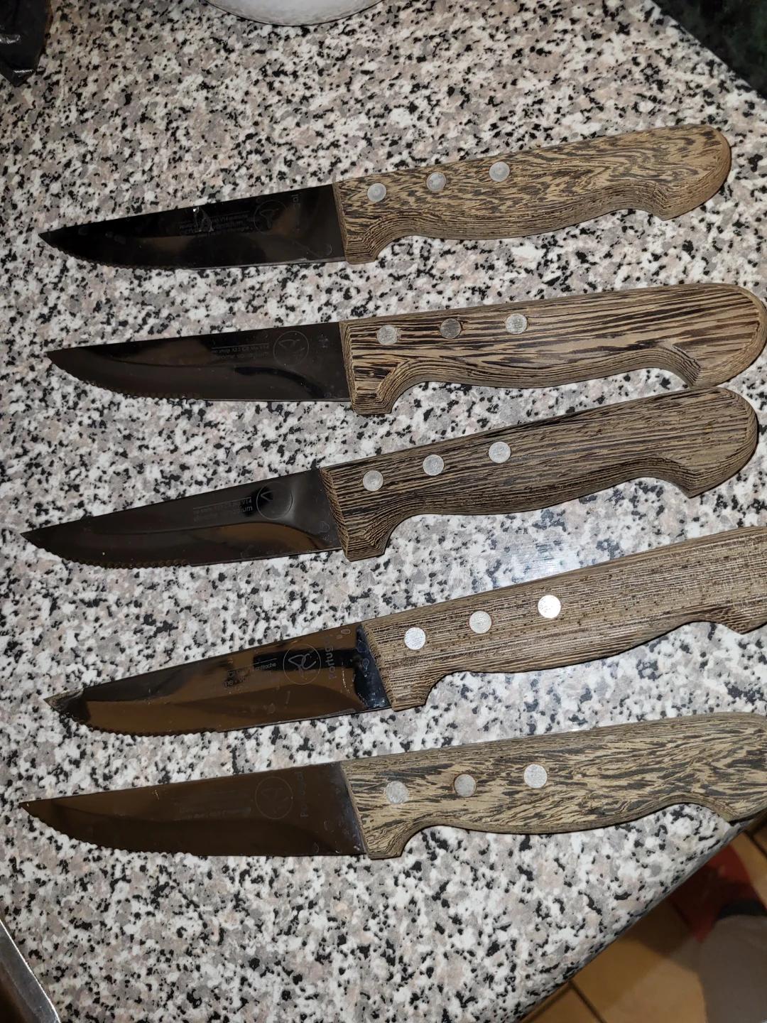 ⚽️ Set of 5 Serrated Steak Knives with Wooden Handles