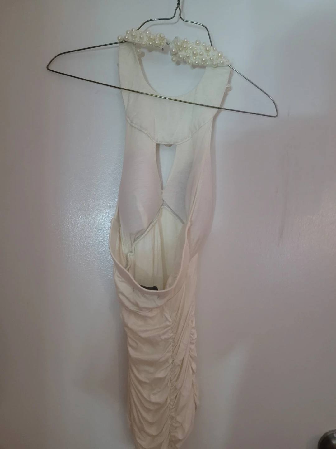 Cream ruched halter dress with pearl collar - photo 2