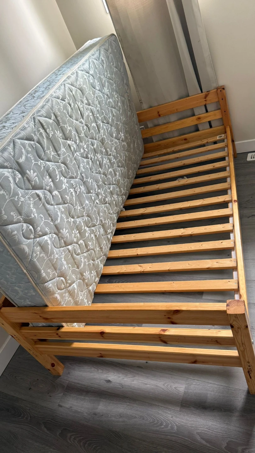 Sealy Posturepedic 700 Plush Mattress & bed frame