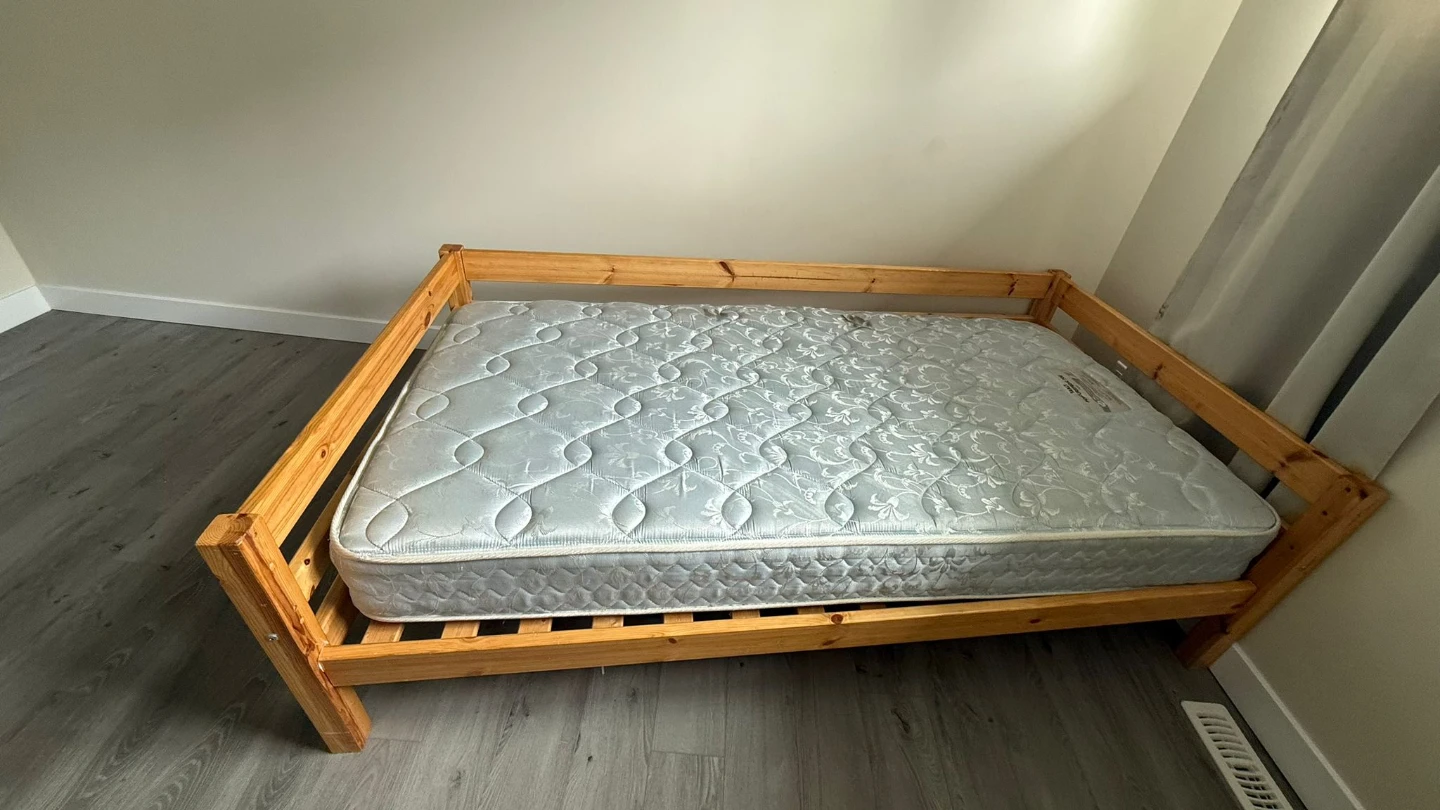 Sealy Posturepedic 700 Plush Mattress & bed frame - photo 4