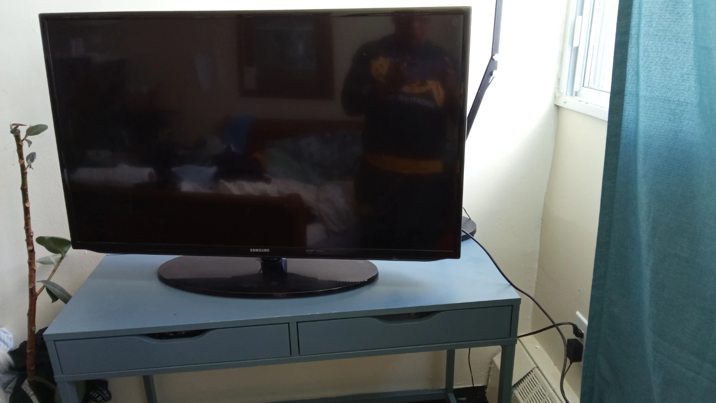 Samsung Flat Screen TV - photo 2