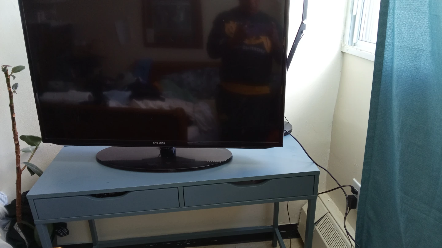 Samsung Flat Screen TV - photo 3