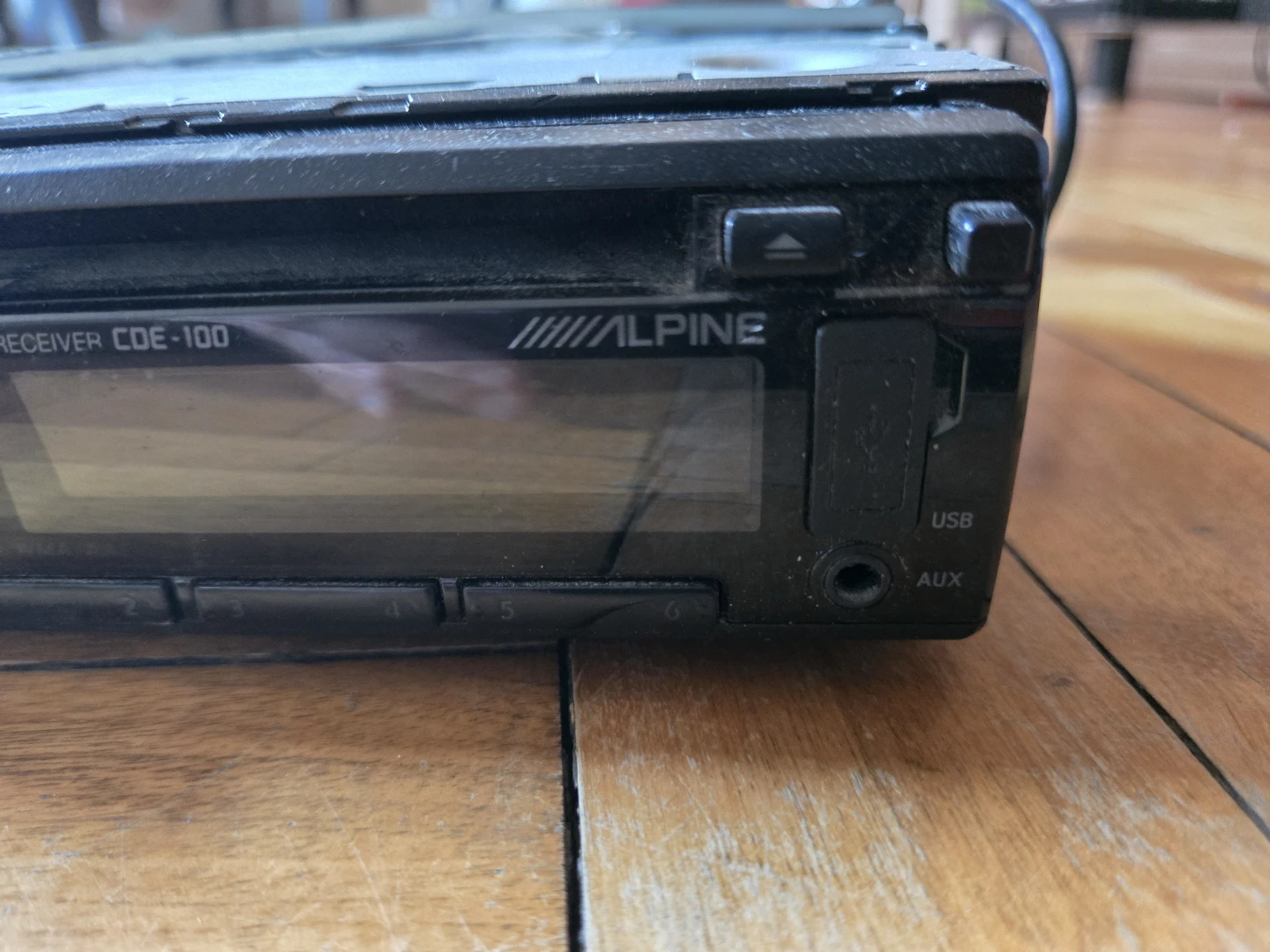 Alpine CD Receiver CDE-100 - photo 5