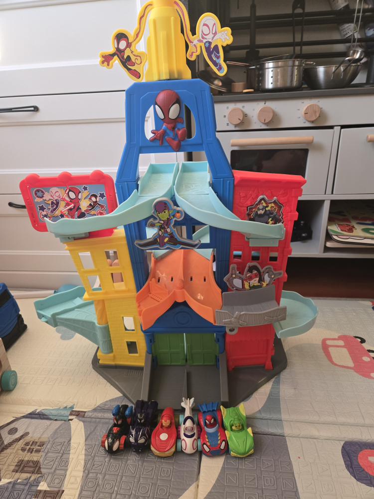 Marvel Spider-Man Playset with Vehicles