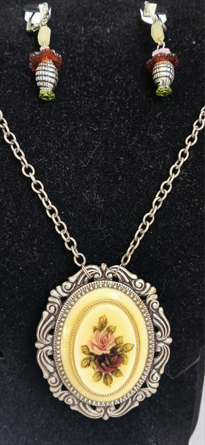 Rose Cameo Pendant Necklace and Earrings Set