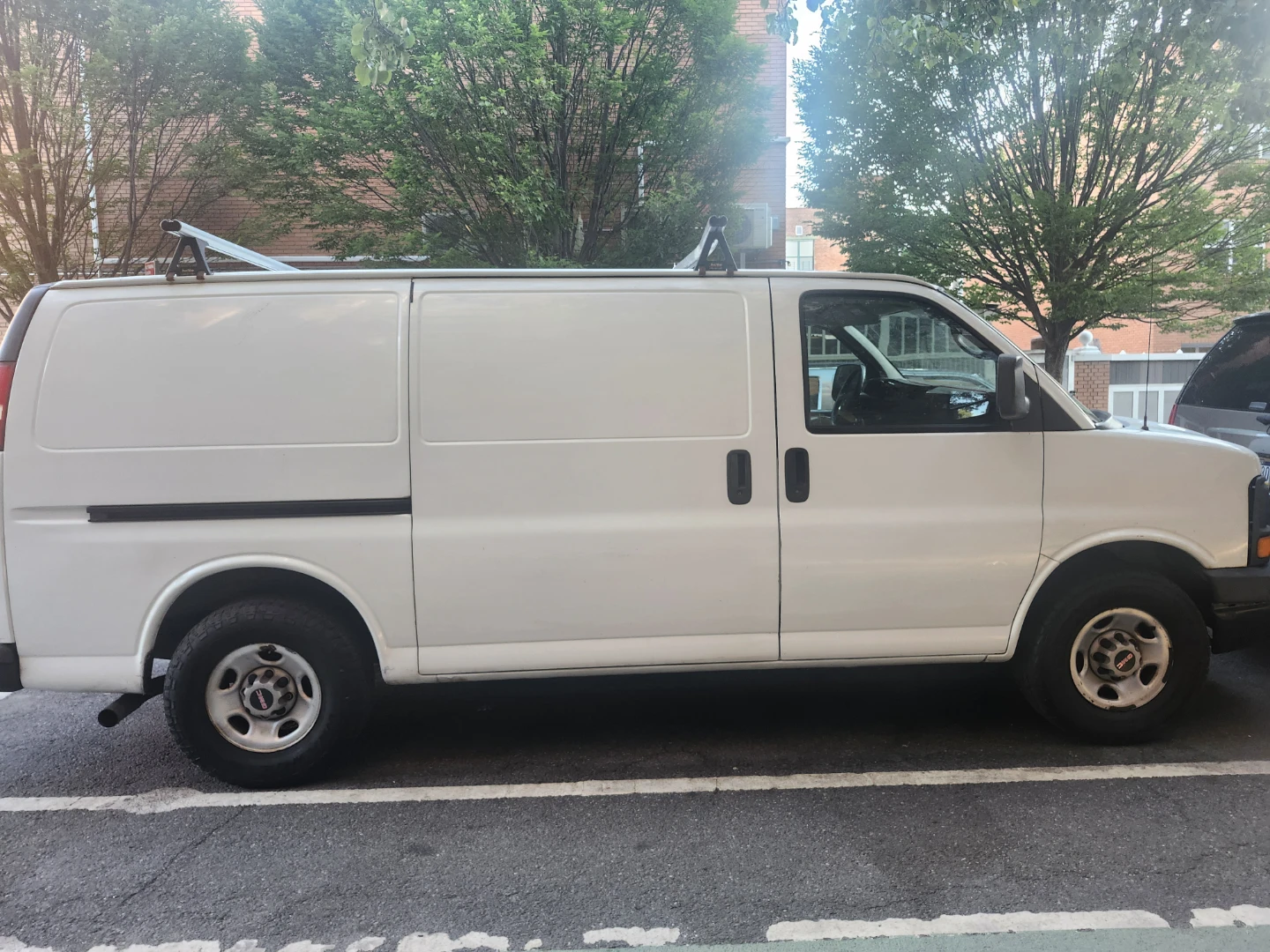 2008 GMC Savana Cargo Van - photo 2