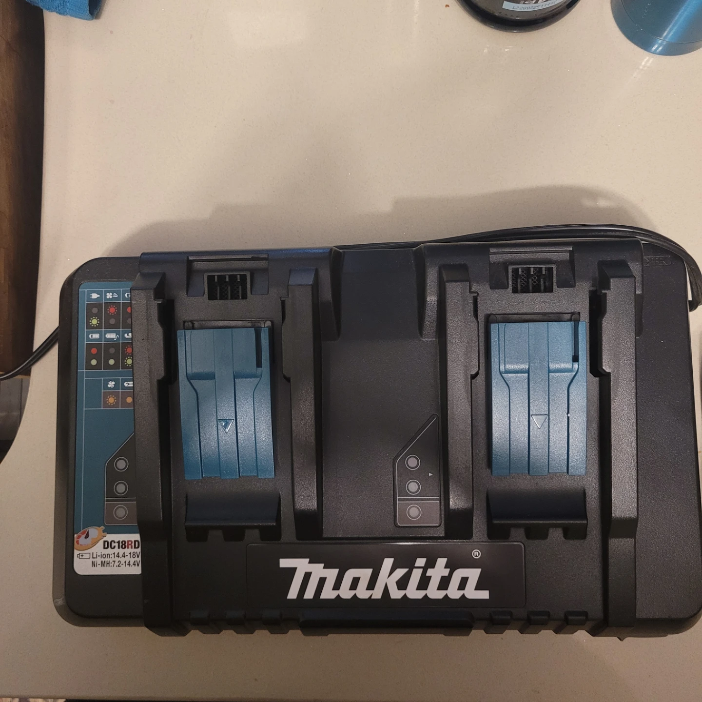 Makita 18V 4.0Ah Lithium-Ion Battery and DC18RD Dual Charger