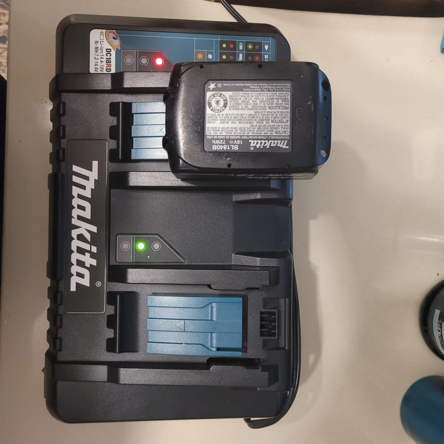 Makita 18V 4.0Ah Lithium-Ion Battery and DC18RD Dual Charger - photo 2