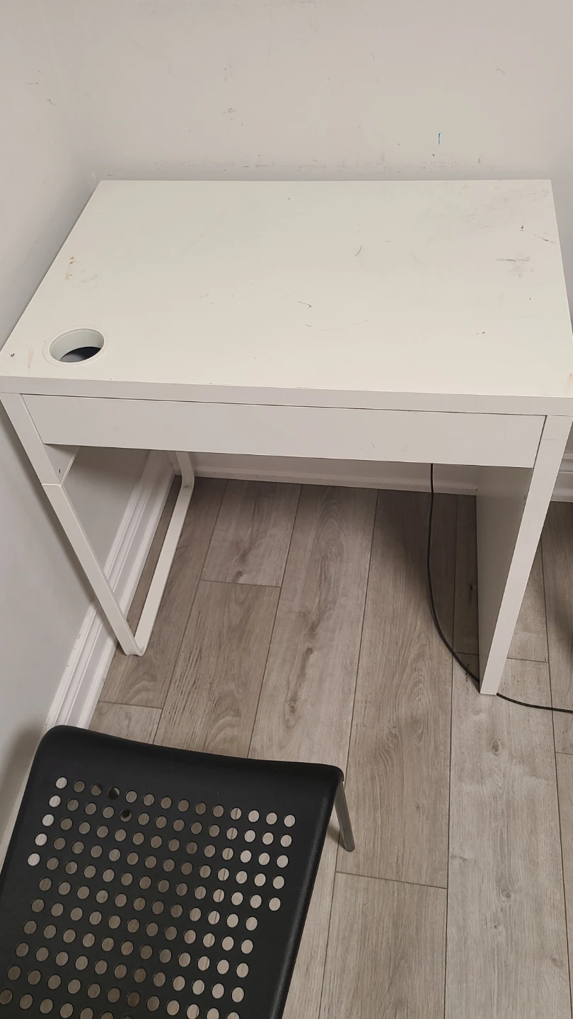 IKEA MICKE Desk - photo 3