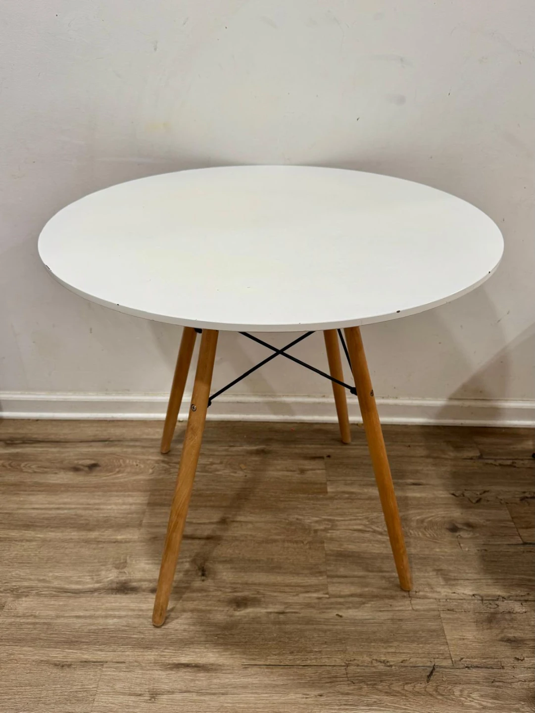 Round White Dining Table with Wooden Legs