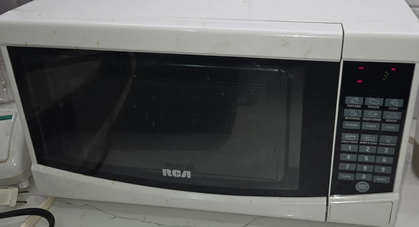 RCA White Microwave Oven