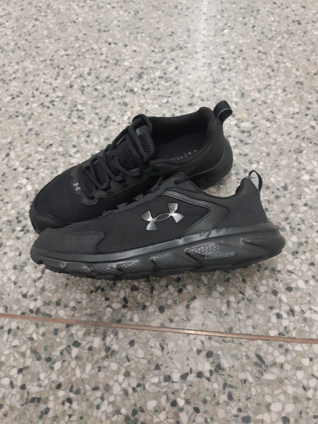 Under Armour Charged Assert 9 Running Shoes Size 10 - photo 3