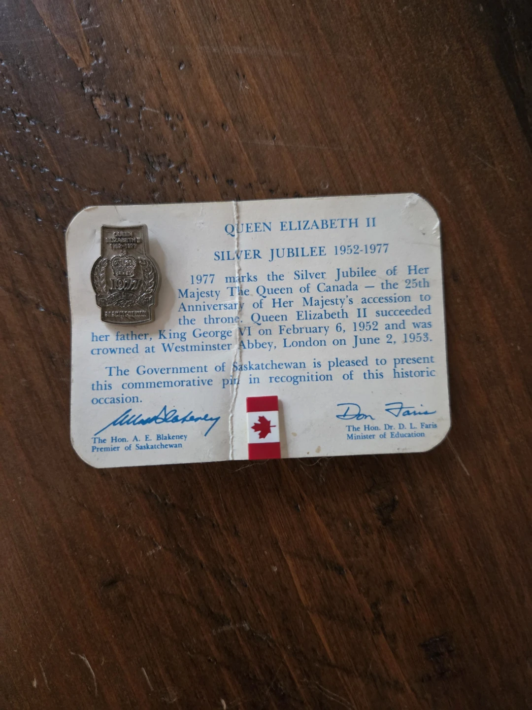 Queen Elizabeth II Silver Jubilee 1977 Commemorative Pin